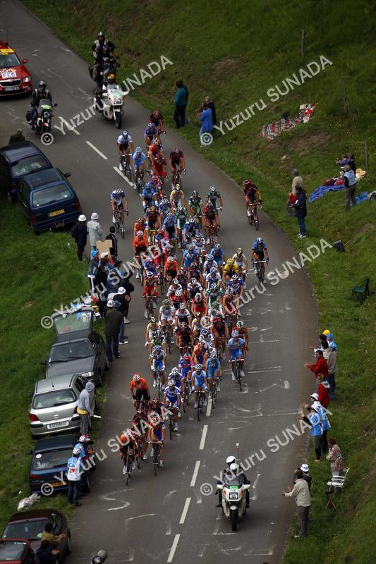 Peloton on Col de Peyresourde001p.jpg